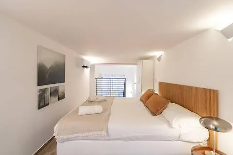 Mac Mahon A Apartment *